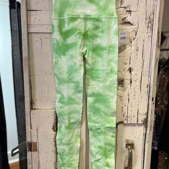 Free People Movement Good Karma Tie Dye Leggings in Electric Pistachio- Size XS/ - Picture 3 of 4